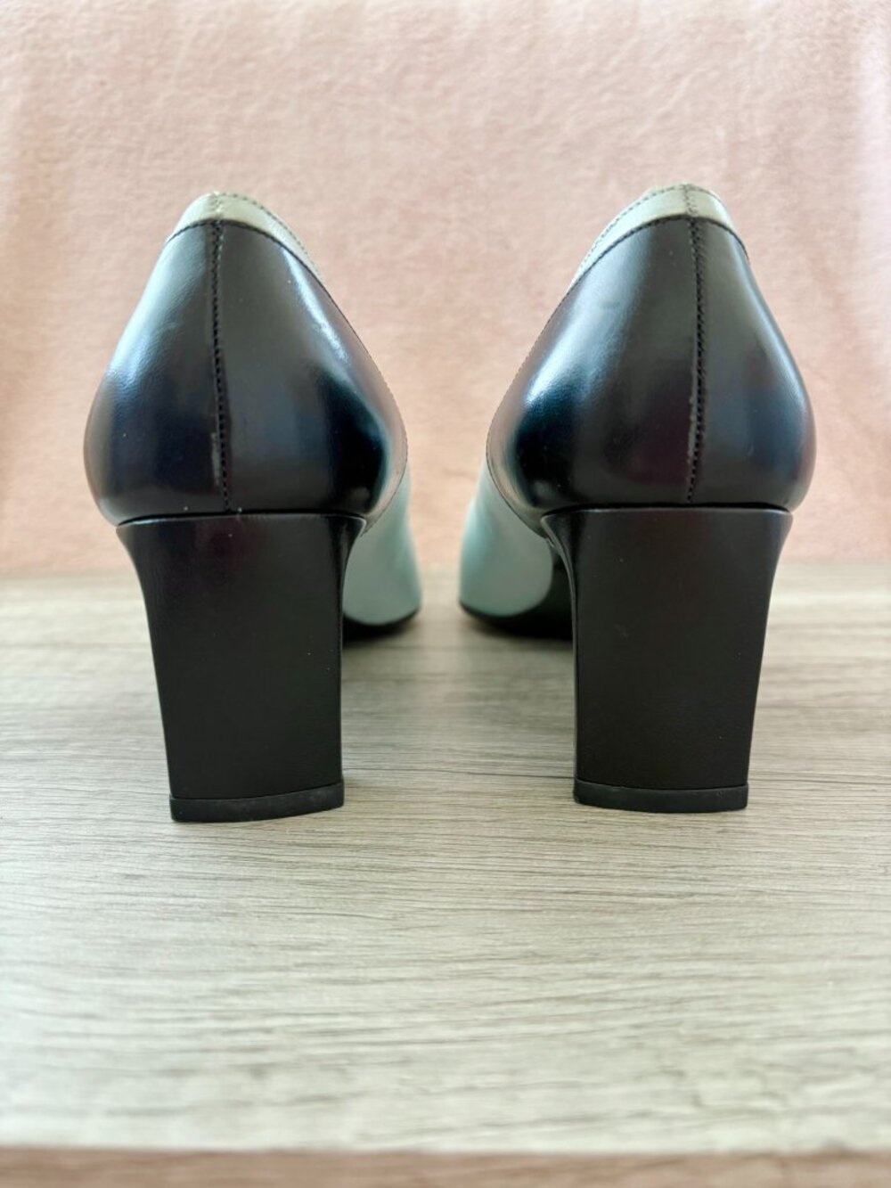 St. John Color Block Blue Black Leather Pointed Toe 2.5" Block Pump Heel 7 - Picture 3 of 9